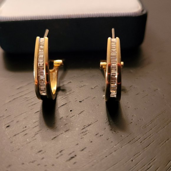 14k Yellow Gold Diamond Earrings. - Picture 1 of 6